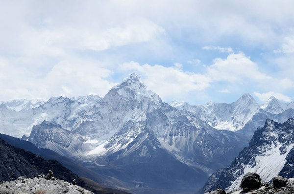 Comment planifier une randonnée pour découvrir les montagnes de l'Himalaya au Népal?